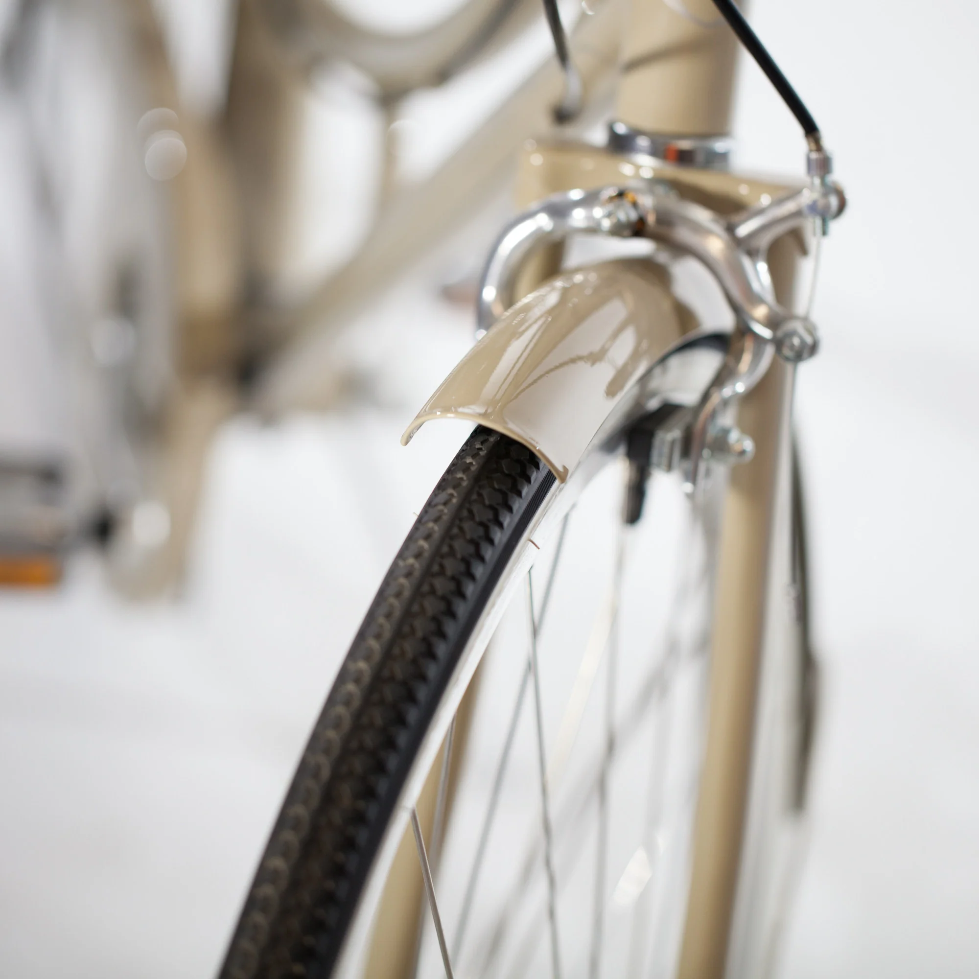 XDSBIKE Nadine 7sp Women's Step-Through City Bike //  Dark Vanilla - Image 3