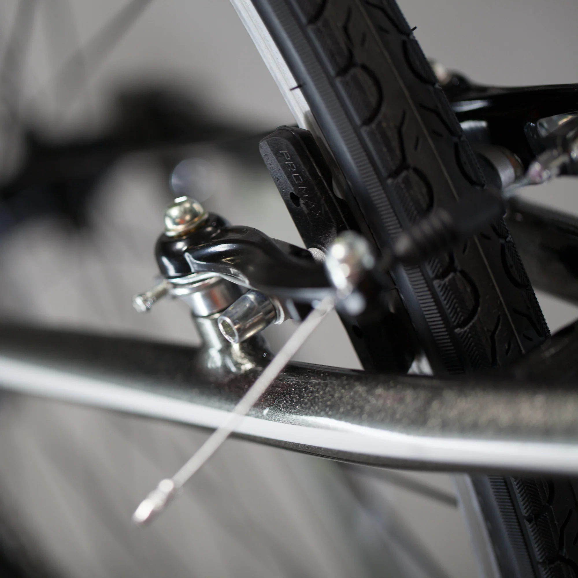 XDSBIKE T150  24sp 700C Hybrid City Commuter Bike // Pavement - Image 11